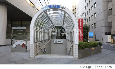 東京メトロ東西線、有楽町線、南北線、都営地下鉄大江戸線の飯田橋駅B4b番出入口 東京メトロ東西線、有楽町線、南北線、都営地下鉄大江戸線の飯田橋駅B4b番出入口 133304770
