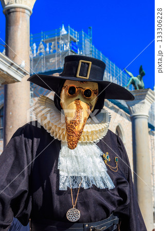 Portrait of man wearing mask and costume during the annual Venice Carnival in Venice, Italy Portrait of man wearing mask and costume during the annual Venice Carnival in Venice, Italy 133306228