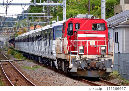 横須賀線　北鎌倉－大船　JR貨物　DD200-11（愛知）＋相模鉄道　13000系　13101編成 133306667