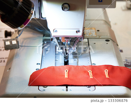 Sewing machine with red cloth 133306876