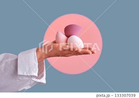 Hand holding diverse beauty blending sponges Hand holding diverse beauty blending sponges 133307039