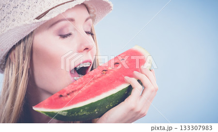 woman holding watermelon fruit 133307983