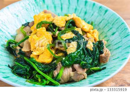 ほうれん草と豚肉と卵の炒め物 ほうれん草と豚肉と卵の炒め物 133315919