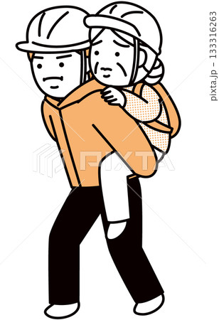 高齢者を背負って避難する男性 133316263
