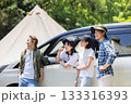 アウトドアを楽しむ仲間 133316393
