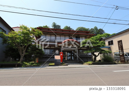 青森　深浦　丸ポストのある風景（太宰の宿 ふかうら文学館） 133318091