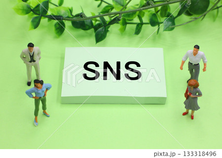 SNSと書かれた文字素材 133318496