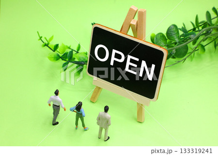 openの文字とブラックボード openの文字とブラックボード 133319241