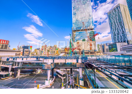 日本の東京都市景観11月19日。デッキの上に組まれていた鉄骨が左端まで…クローラークレーンなど=渋谷 日本の東京都市景観11月19日。デッキの上に組まれていた鉄骨が左端まで…クローラークレーンなど=渋谷 133320042