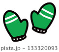 二本線の入った緑色のミトンの手袋のイラスト 133320093