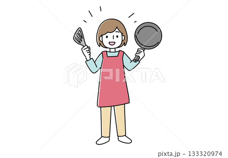 フライパンとフライ返しを持つ女性 133320974