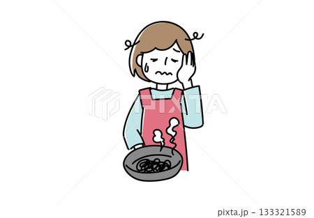 フライパンを焦がして頭を抱える女性 133321589