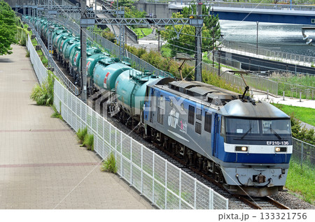 東海道本線　桜木町－東高島　JR貨物　EF210-136（新鶴見） 133321756