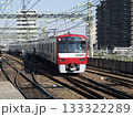 京浜急行川崎駅に入線する電車 133322289