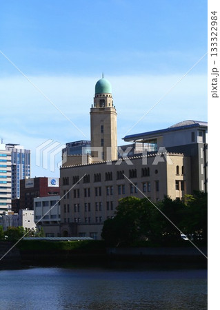 横浜三塔の一つであるクイーンの塔（横浜税関本関庁舎） 133322984