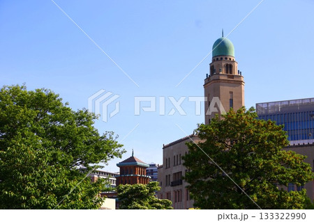 横浜三塔の一つであるクイーンの塔（横浜税関本関庁舎） 133322990