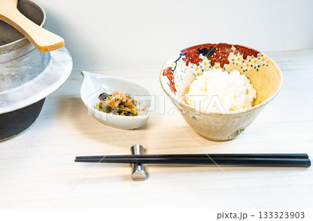炊き立てのご飯と小鉢 炊き立てのご飯と小鉢 133323903