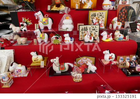 2026年の干支の馬 笑う門には福来たる馬の縁起物 2026年の干支の馬 笑う門には福来たる馬の縁起物 133325191