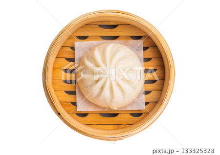 Chinese Bao or Baozi bun with meat in bamboo steamer isolated on white background. top view 133325328