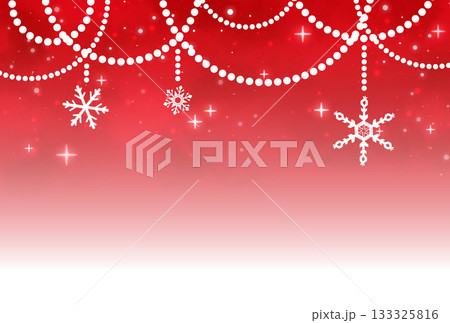 赤色の雪とパールのガーランドのキラキラした背景 133325816