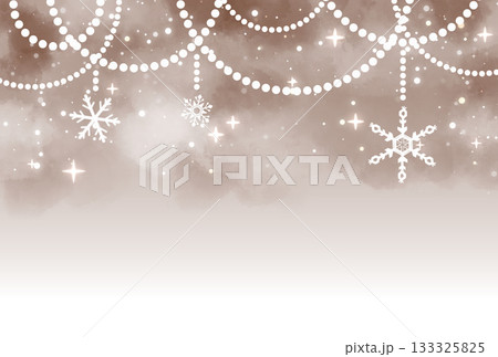 薄い茶色の雪とパールのガーランドのキラキラした背景 133325825