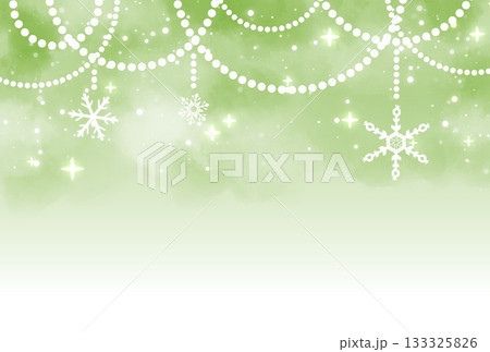 薄い黄緑色の雪とパールのガーランドのキラキラした背景 薄い黄緑色の雪とパールのガーランドのキラキラした背景 133325826