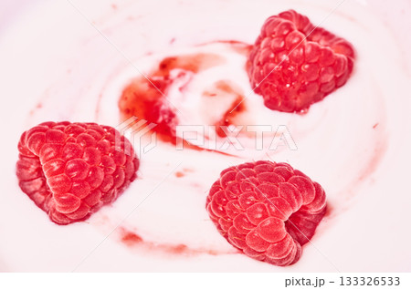 Raspberries and cream 133326533
