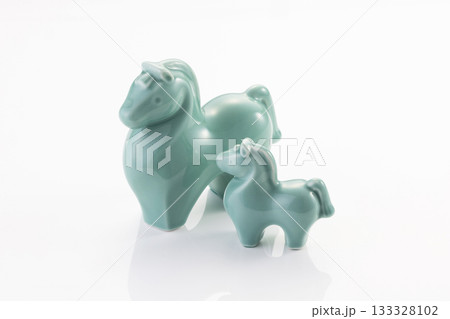 馬の親子　陶器置物　 133328102