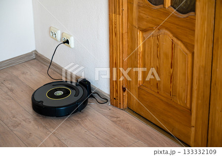 robot vacuum cleaner return to charging at dock in clean room floor 133332109