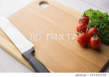 Tomatoes with parsley and knife on chopping board Tomatoes with parsley and knife on chopping board 133332578