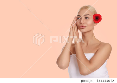 A woman cares for her skin while highlighting natural beauty A woman cares for her skin while highlighting natural beauty 133333012
