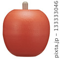 木製の赤いリンゴの置物（白背景） 133333046