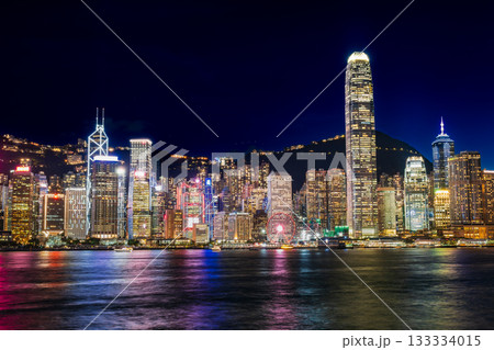 香港　夜のビクトリアハーバー　中環（セントラル）エリア 133334015
