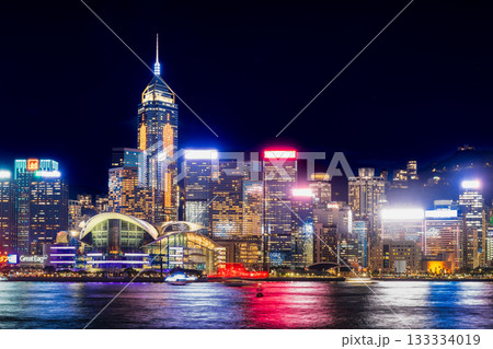 香港　夜のビクトリアハーバー　中環（セントラル）エリア 133334019