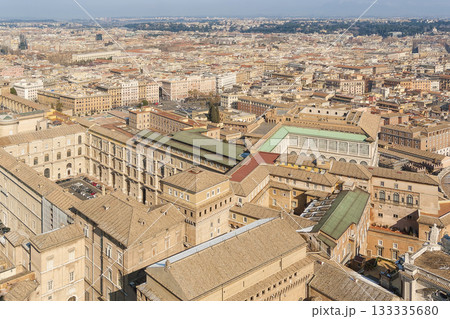 サンピエトロ大聖堂の最頂部から眺めるバチカン美術館とローマの街並み / Rome, Italy 133335680