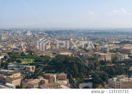 ヴァチカン・サンピエトロ大聖堂の最頂部から望むローマの眺望 (東南方向) / Rome, Italy ヴァチカン・サンピエトロ大聖堂の最頂部から望むローマの眺望 (東南方向) / Rome, Italy 133335733