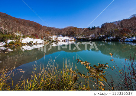 【青森県_八甲田_地獄沼】温泉を湧き出す底なし沼  10月 133336537
