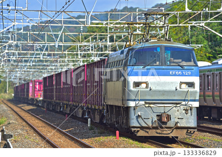 東海道本線　二宮－国府津　JR貨物　EF66-129（吹田） 133336829