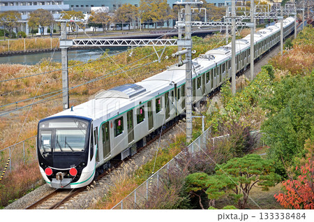 東海道本線　桜木町－東高島　JR貨物　DE10-1189（新鶴見）＋東急　2020系　2121編成 133338484