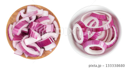 Red onion slices in wooden and ceramic bowl isolated on a white background. Top view. Flat lay 133338680