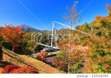 【大分県】快晴の九重夢大吊橋と紅葉 【大分県】快晴の九重夢大吊橋と紅葉 133338765