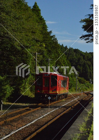 赤い電車（東雲駅／京都府舞鶴市水間257-2） 133338987