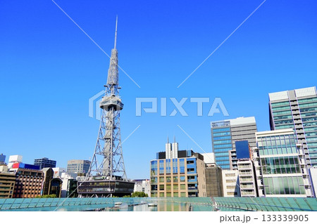 快晴の名古屋栄テレビ塔と秋空の風景 133339905
