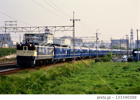 2007年 東海道本線を走るEF651111ブルートレイン銀河 2007年 東海道本線を走るEF651111ブルートレイン銀河 133340309