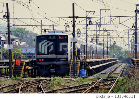 2007年　電留線で待機する207系電車 133340311