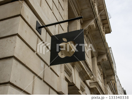 Iconic Sign of Apple Technology Store in London 133340338