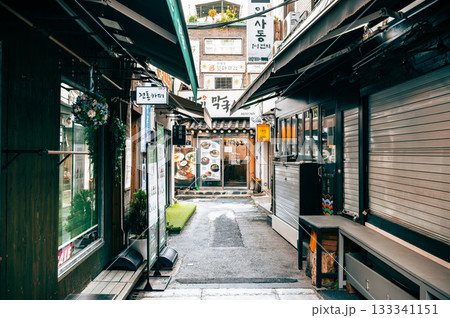 ソウル　仁寺洞（インサドン）の路地裏 133341151