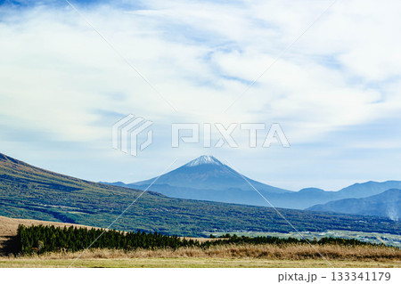 秋の霧ヶ峰からの富士山 133341179