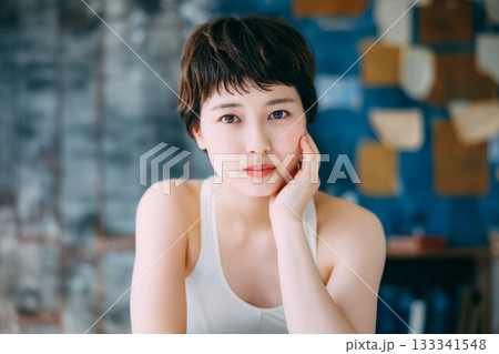 若い女性のビューティーイメージ 133341548