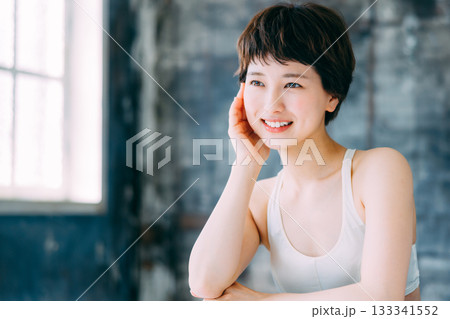 若い女性のビューティーイメージ 133341552